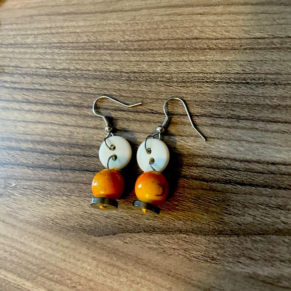 Button earrings - Picture 1 of 1